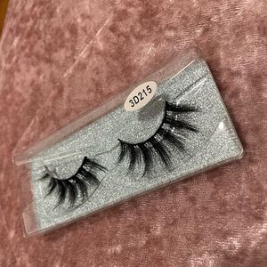 GLAM GLUE-ON LASHES (1 PAIR, Style #4)